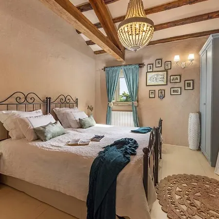 Om Shanti Porec Exterior photo